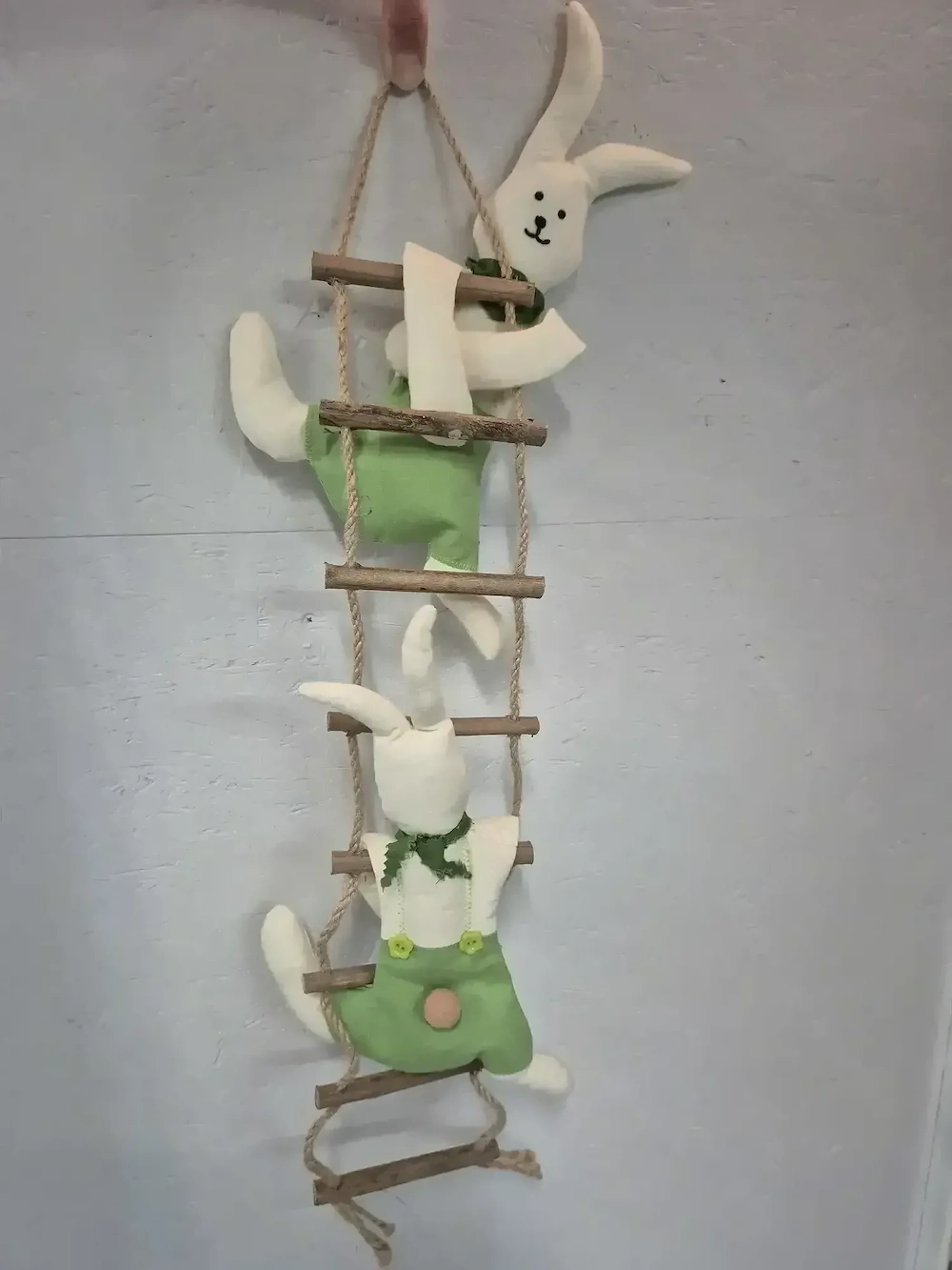 Osterhasen mit Hängeleiter, Handgemacht