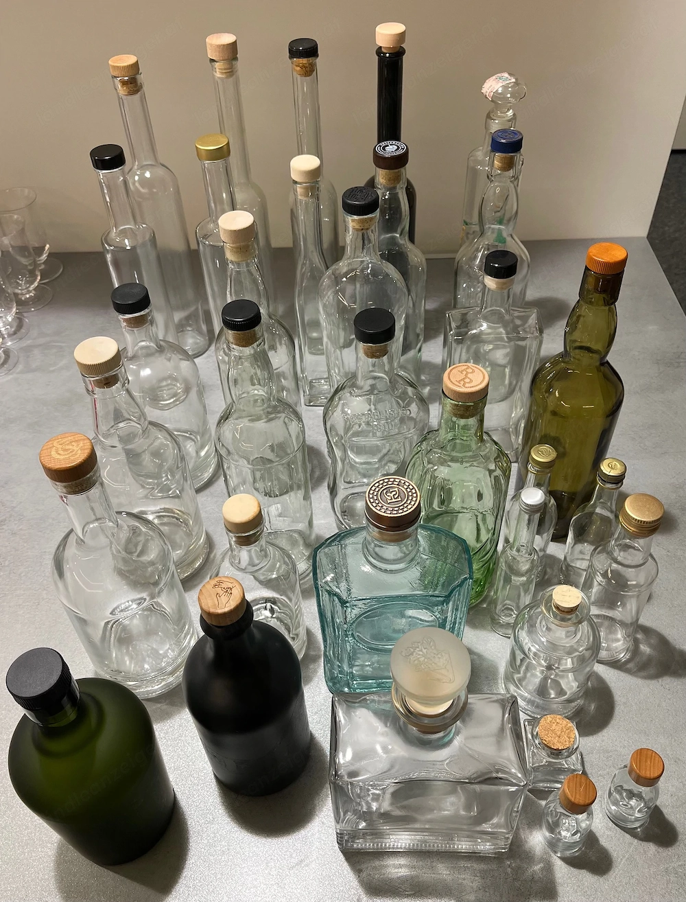 Sehr schöne, dekorative Flaschen - 30 Stück leer (alle inkl. Verschluss)