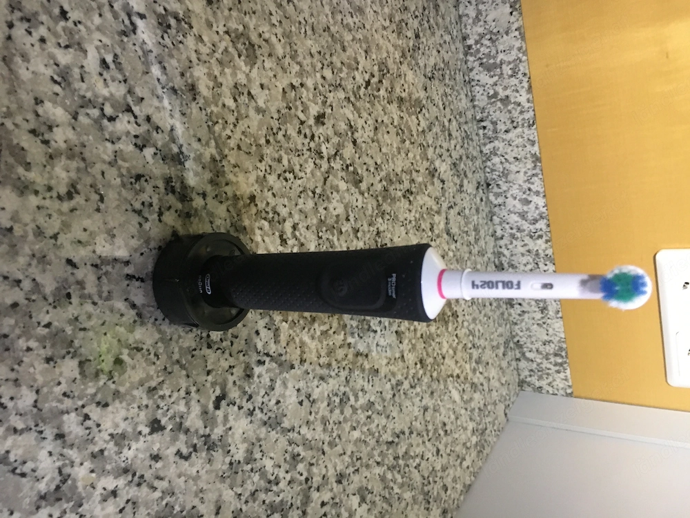 Zahnbürste Oral B schwarz