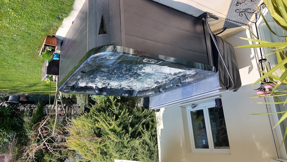 Neuwertiger Whirlpool für 4 Persoen