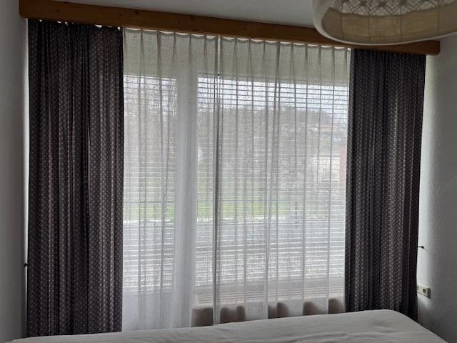 2 Stk. Nachtvorhänge + 2 Stk. Gardinen