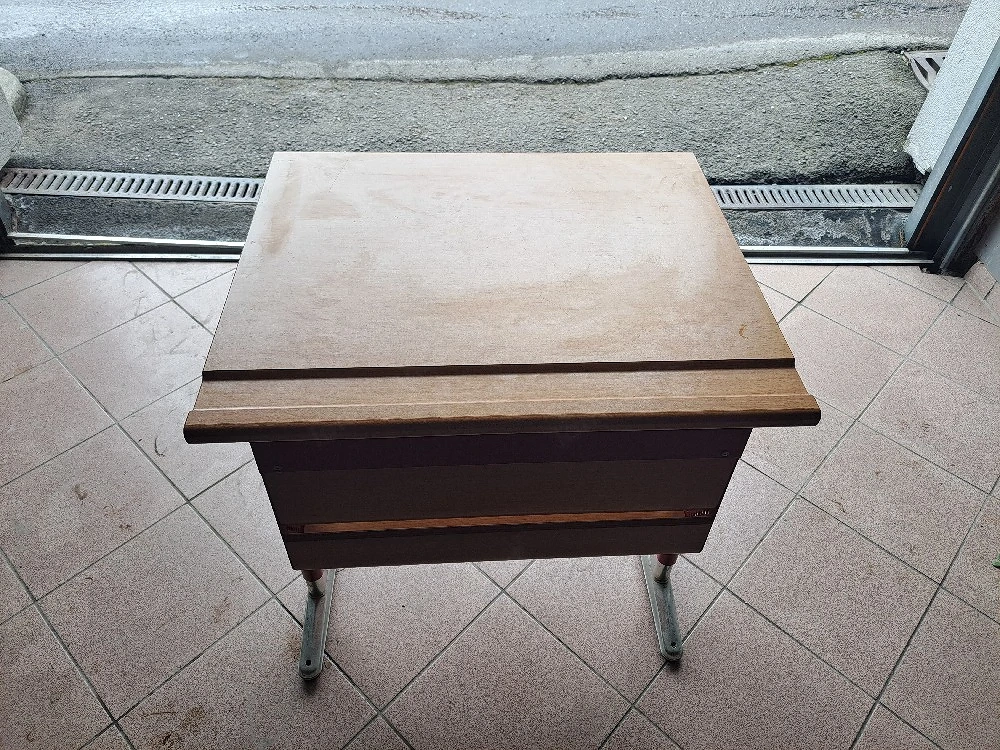 Höhenverstellbarer Schreibtisch