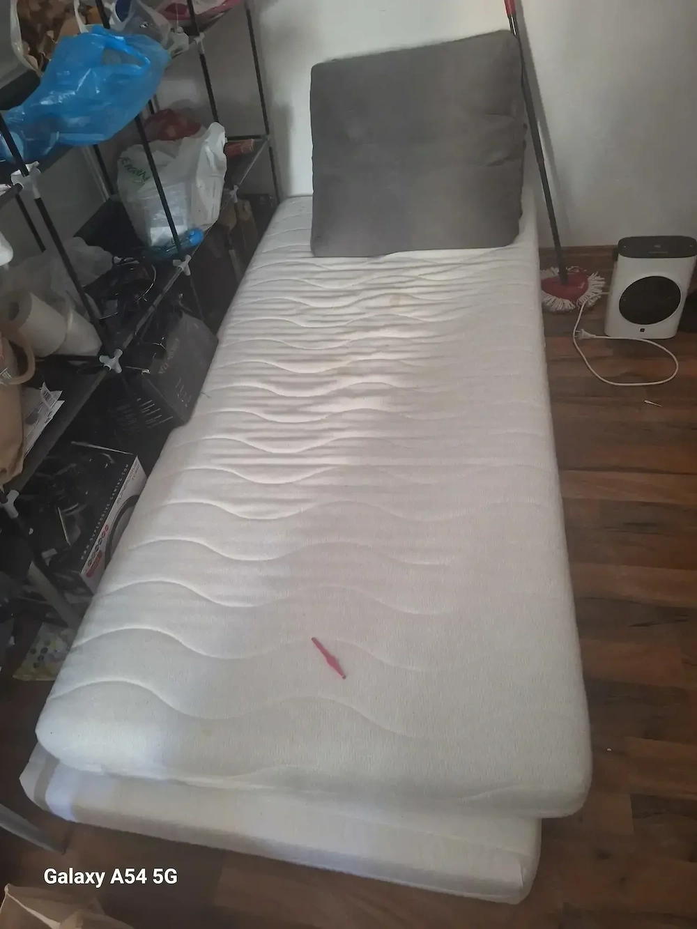 2 Matratzen zu verkaufen   15   pro Stück