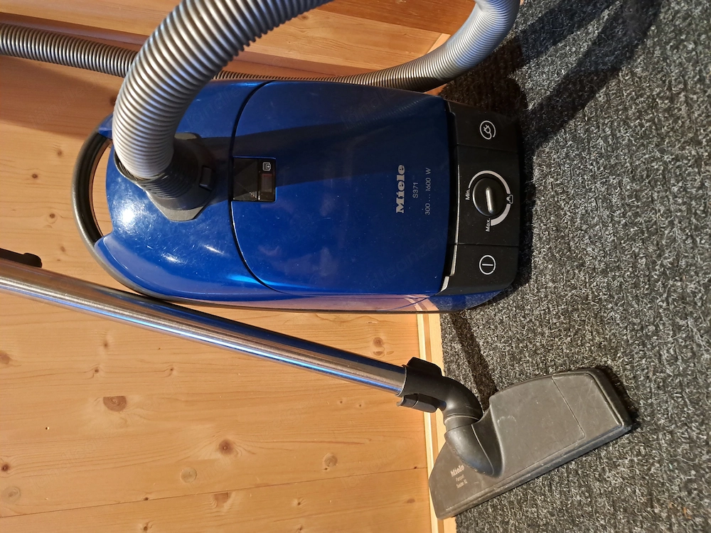 RESERVIERT Miele Staubsauger S371