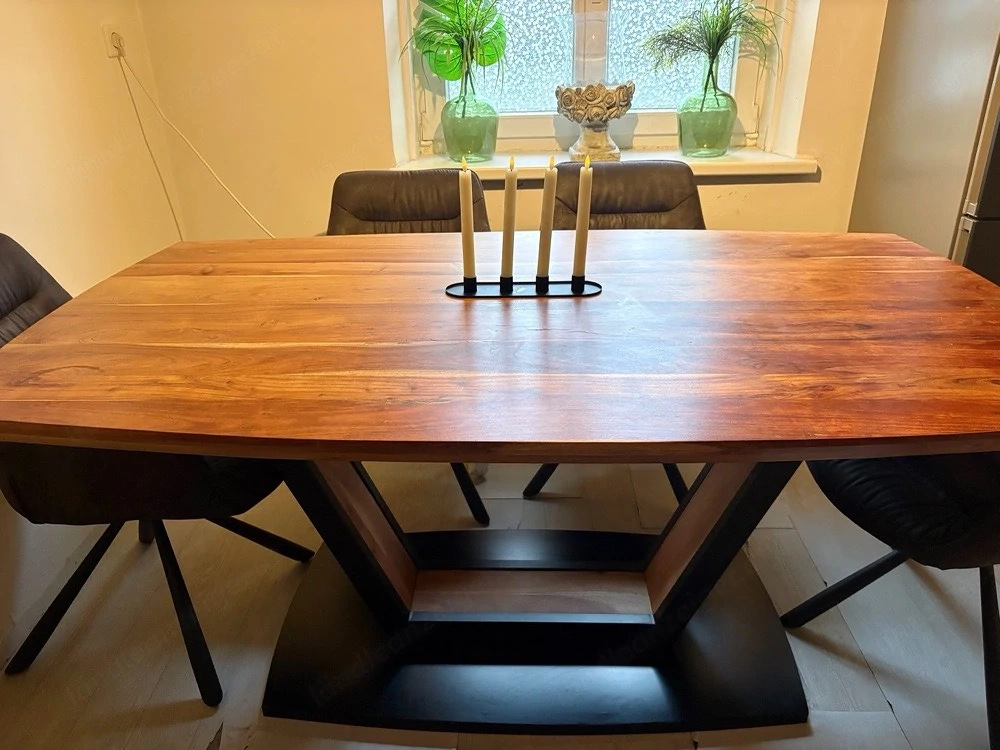 Massivholz - Esstisch (Bootsform)