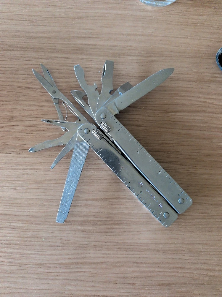 Victorinox Swisstool inklusive Ledertache mit Gürtelschlaufe 