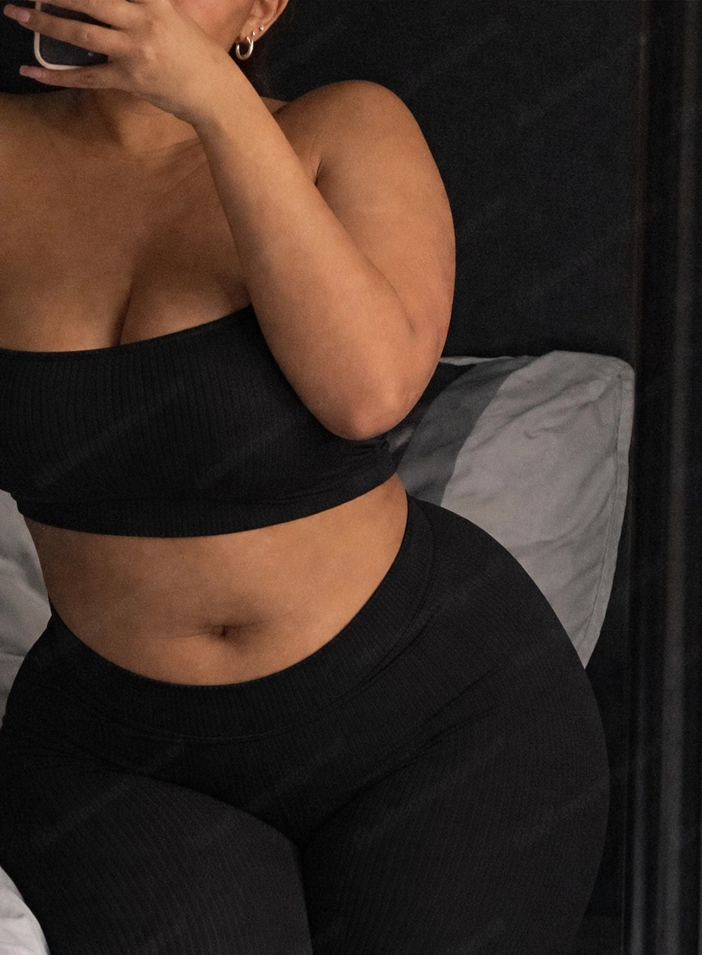 Hübsche Schwarze BBW massiert dich mit erotischen Massagen Privat 