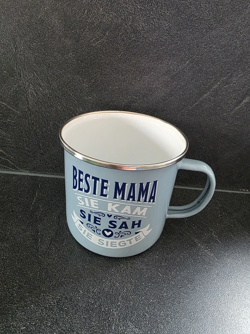 Tasse aus Metall