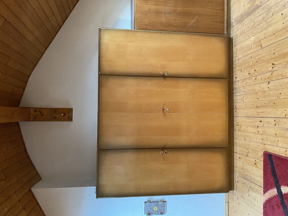 Kasten 4 türig, zu verschenken 