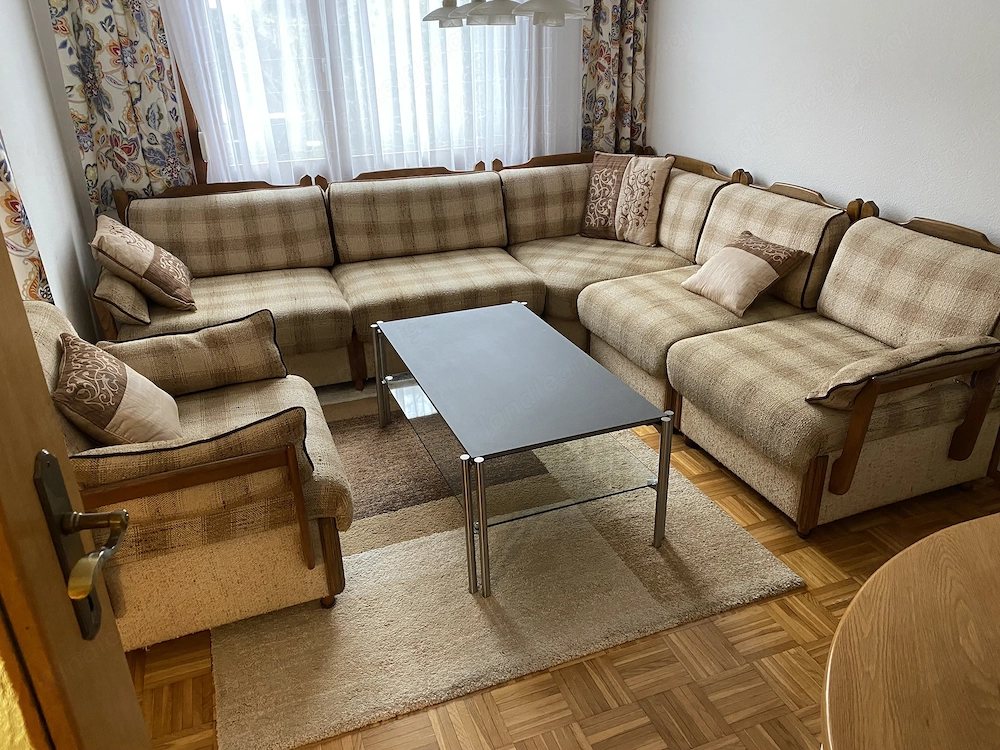 Sitzgruppe mit viel Stauraum zu verschenken 