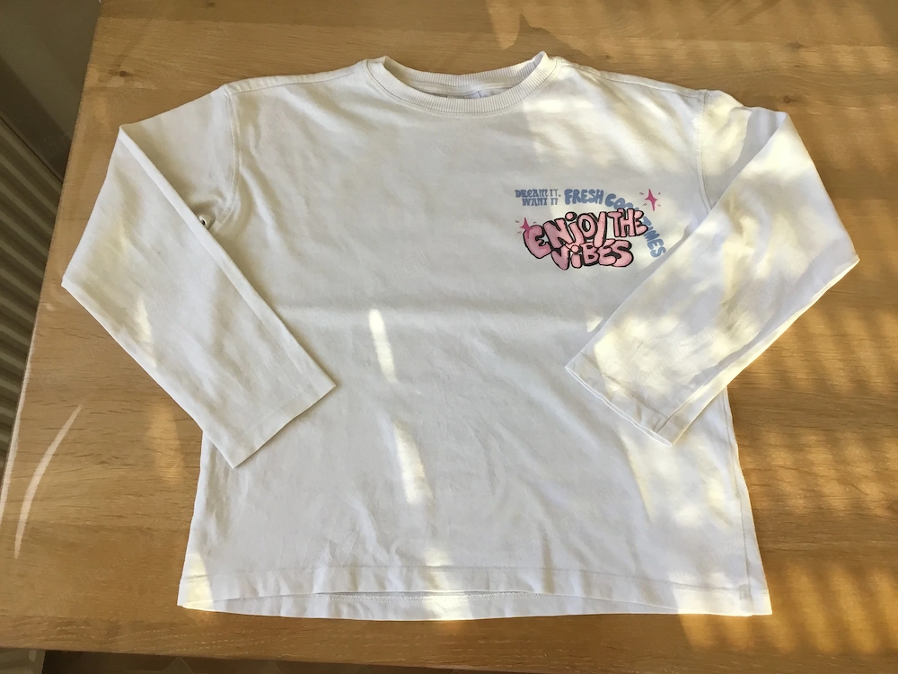 STOPP! 4 T-Shirts u. 1 Langarmshirts  Gr. 128, 140, 152, neuwertig