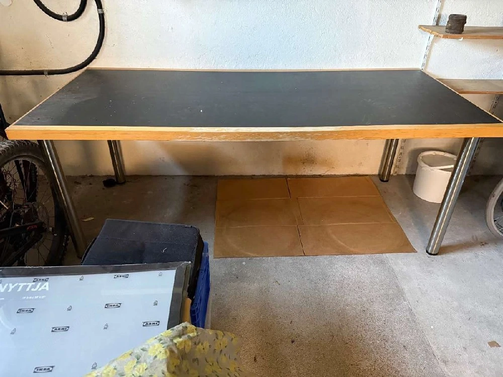 Bürotisch zu verschenken.      