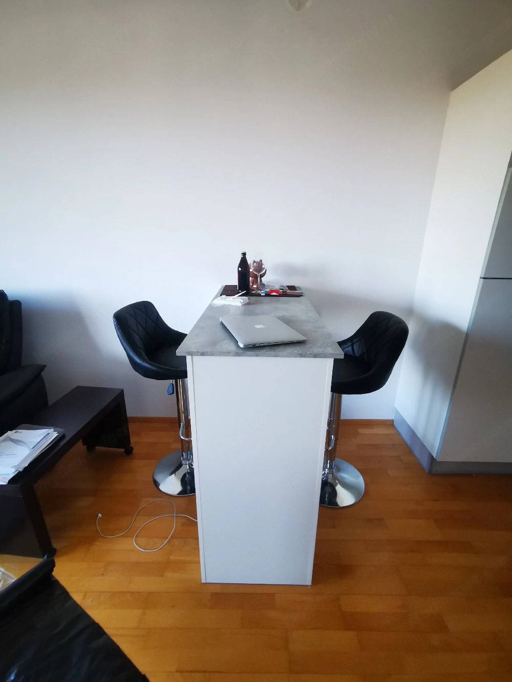 Bartisch ohne Hocker 