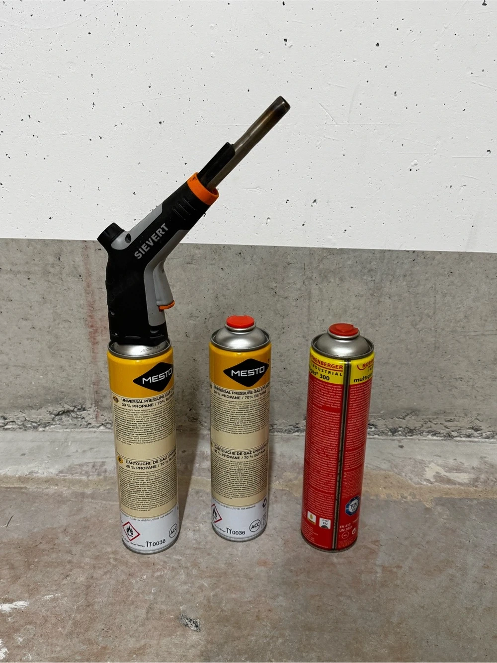 Gasbrenner mit Ersatzkartuschen