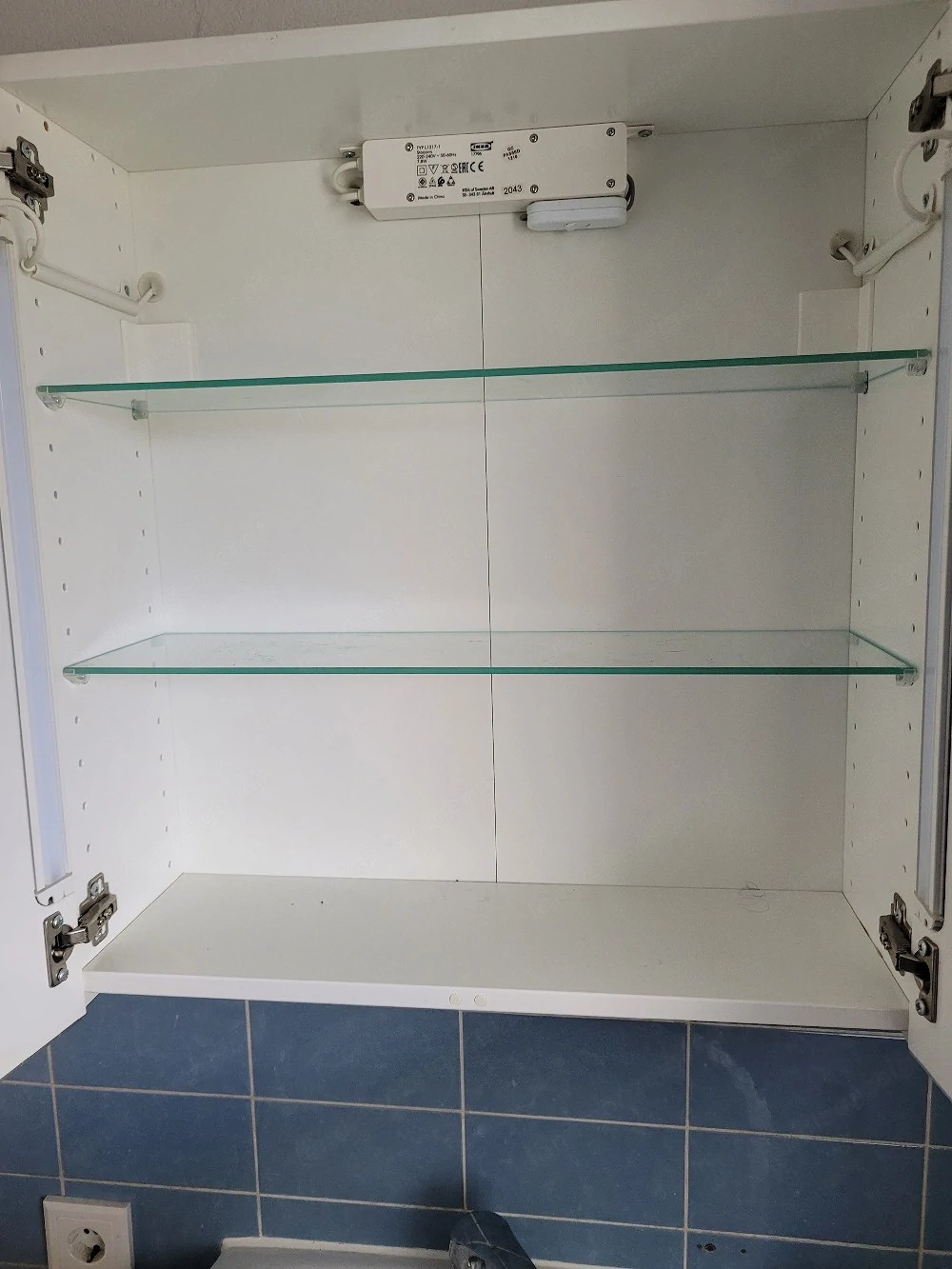 IKEA Badezimmerspiegelschrank mit Beleuchtung - gebraucht