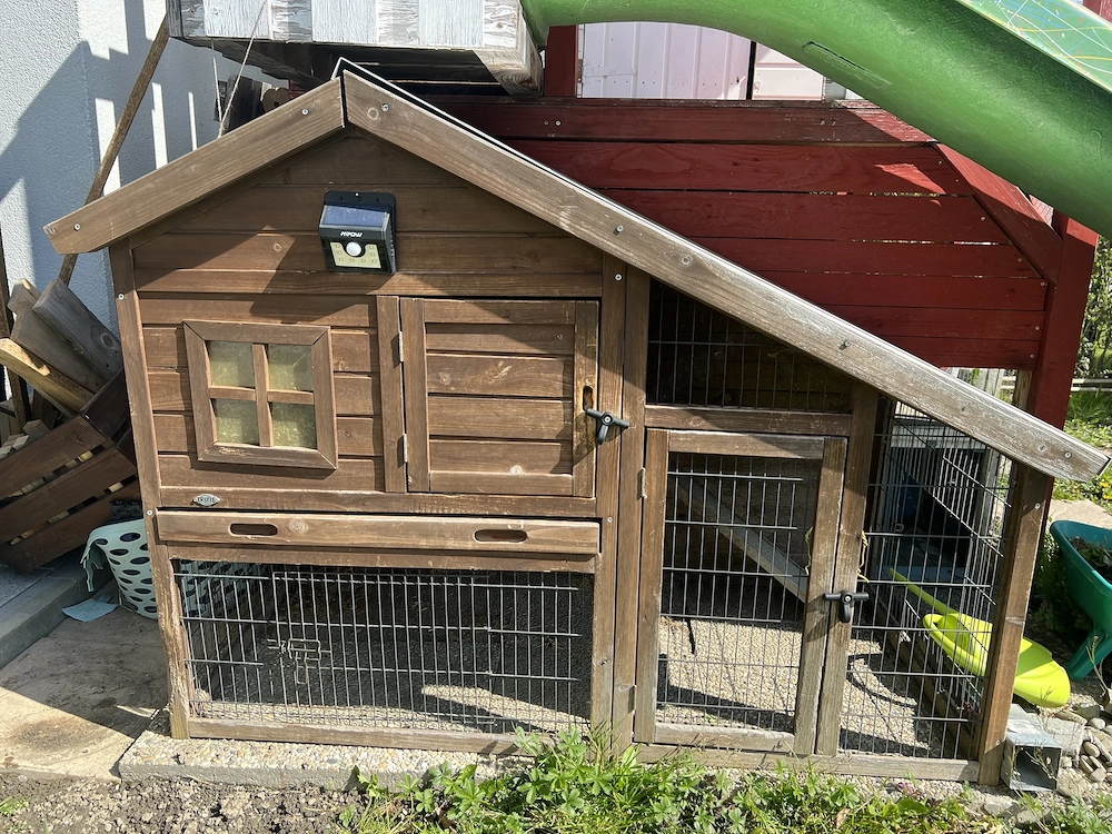 Hasenstall inkl Freiglaufgehege u Streue 