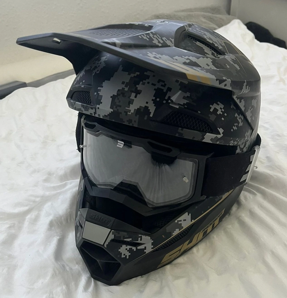 Cross Helm Shot  Gr. XS und Brille