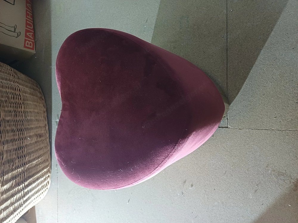 Stuhl in Herzform Rot