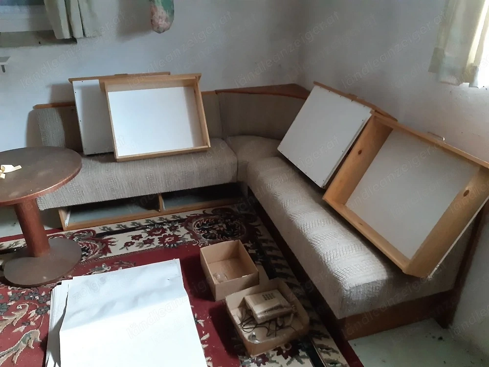 Bequeme Polstereckbank mit Schubladen