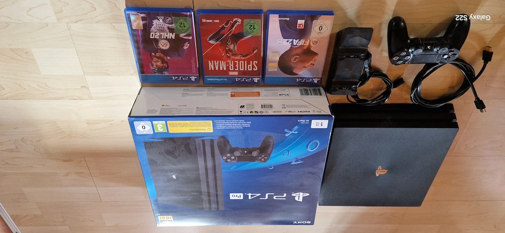 PS4 PRO 1TB, Ink. Controller, Kabel und 3 Spiele,  1,5 Jahre alt. 