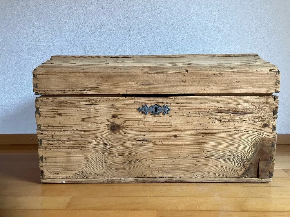 alte Holztruhe