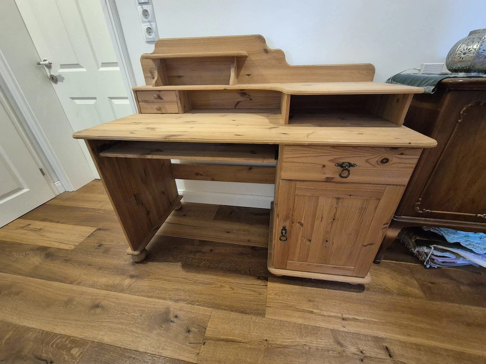 Schreibtisch aus Vollholz