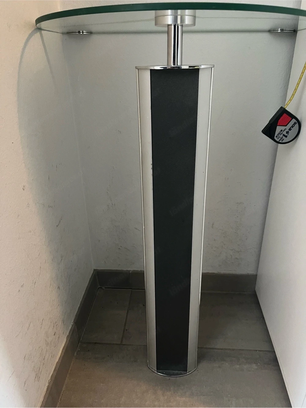 Halbrunder Glastisch   Konsolentisch mit Metallgestell - Wandmontage