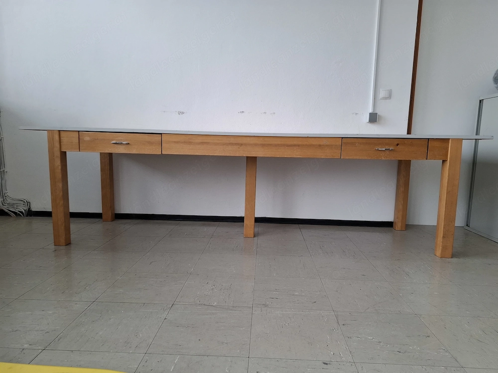 Holztische, Abeitshöhe, 3m lang.