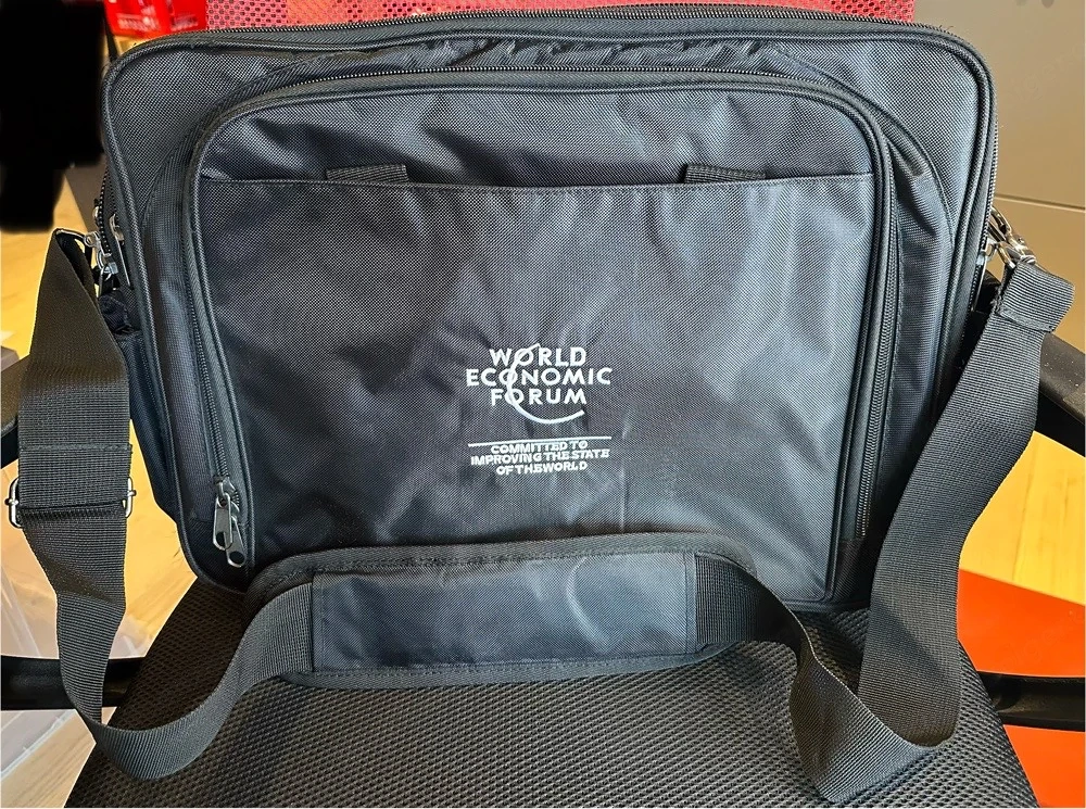 Umhänge Laptop Tasche "world economic forum"