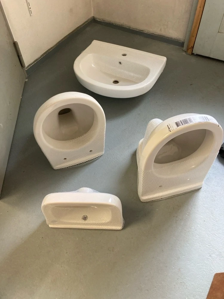 WC Schüssel und Waschbecken