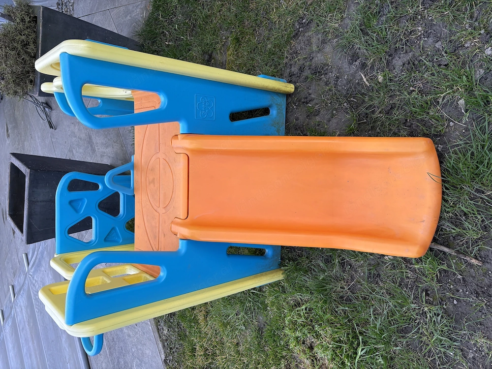 Spieltrum mit Rutsche