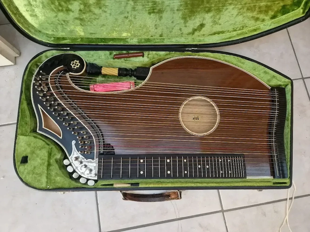 Zither inkl. Koffer & Notenblatt