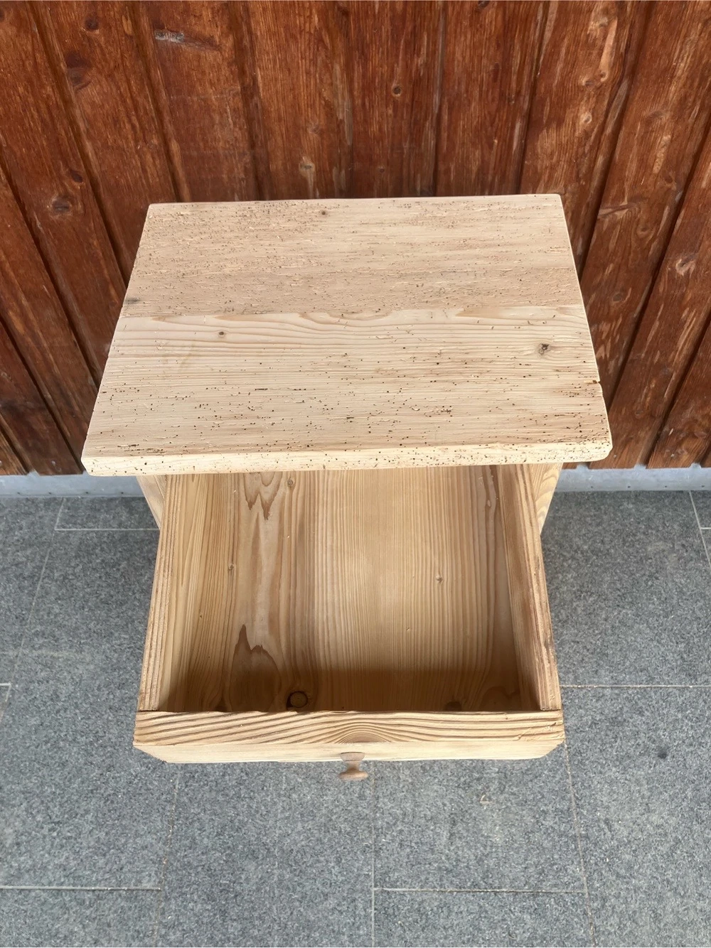 Altes Nachtkästchen