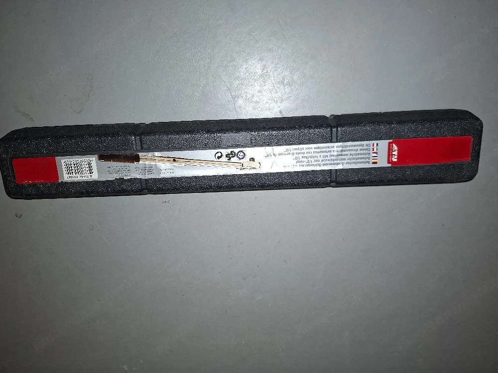 Wagenheber und Drehmomentschlüssel