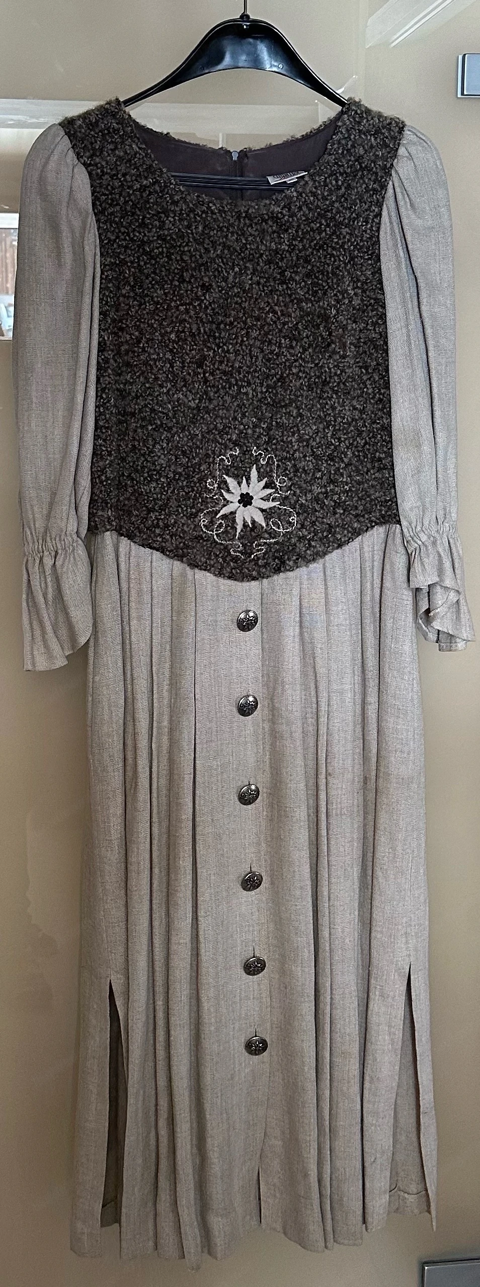 Landhaus Tracht Kleid Leinen beigegrau