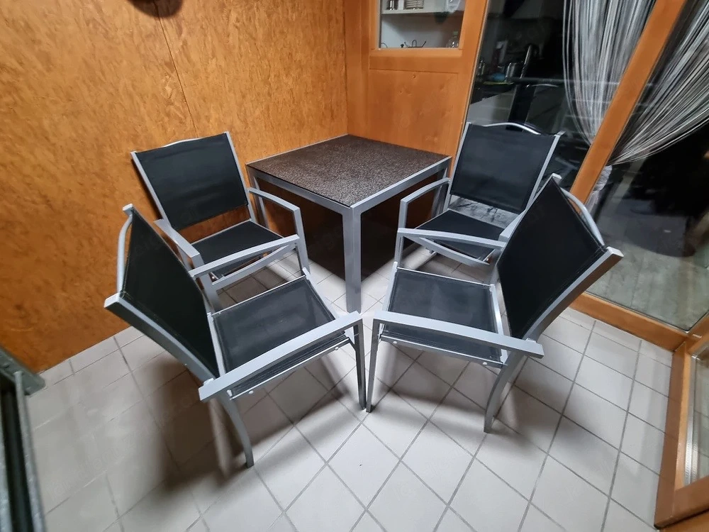 XXXLutz Balkonmöbelset- Tisch+ 4 Gartenstühle