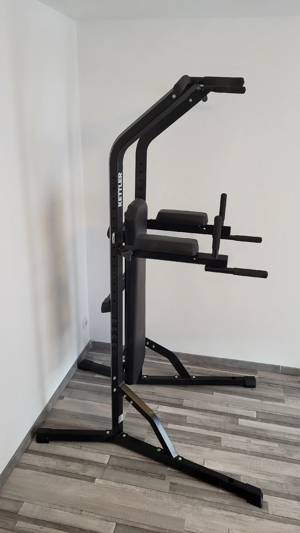 Kettler Krafttrainingsgerät mit Hantel und Gewichten