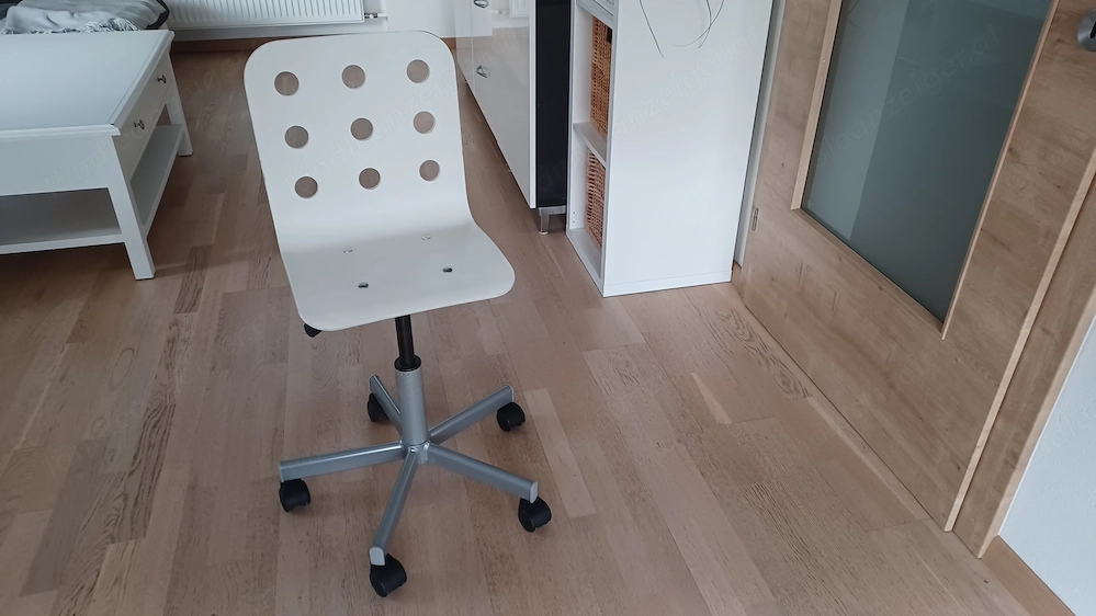 Höhenverstellbarer Drehstuhl für Kinder