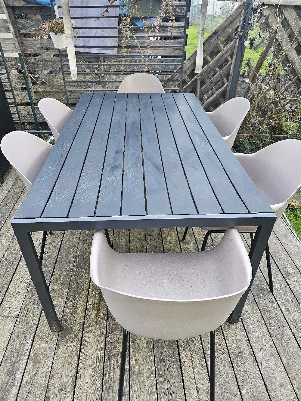 Gartentisch mit Stühlen