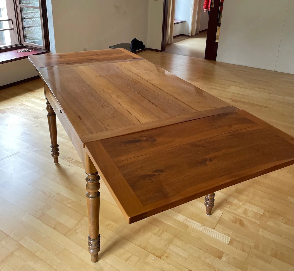 Tisch wegen Platzmangel zu verkaufen