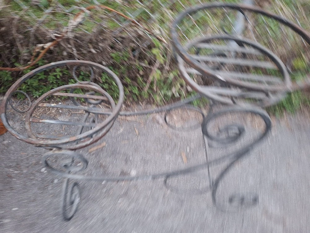 Blumenständer aus Eisen