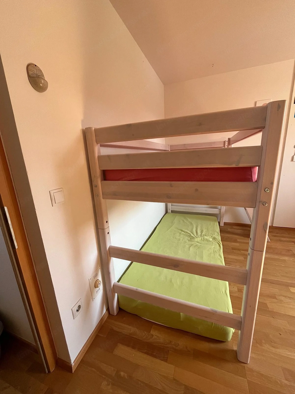 Neuwertiges Hochbett zu verkaufen 