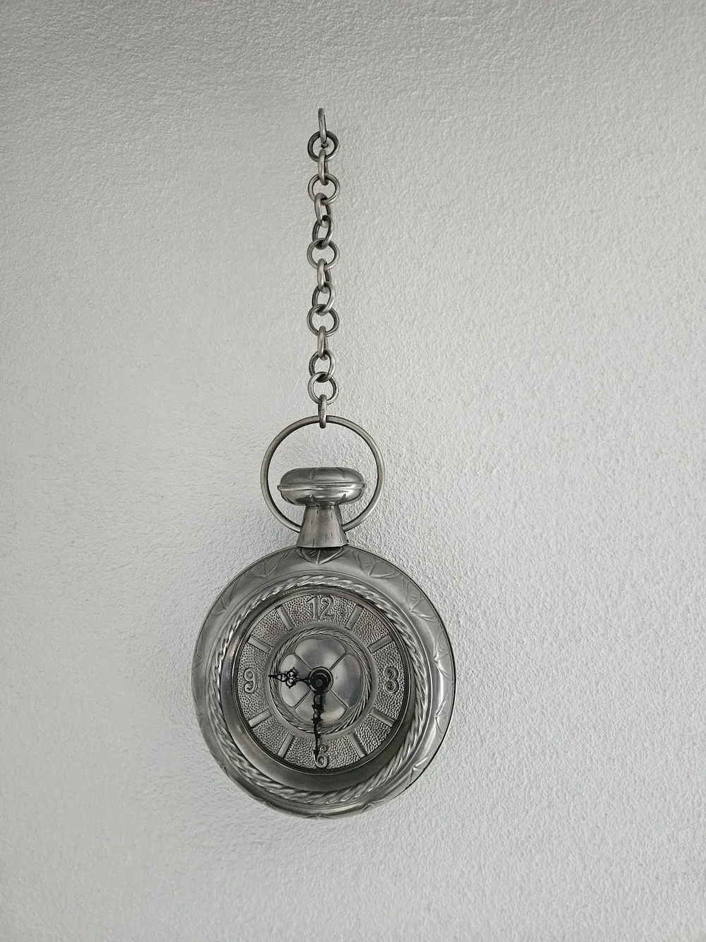 Wanduhr aus Zinn