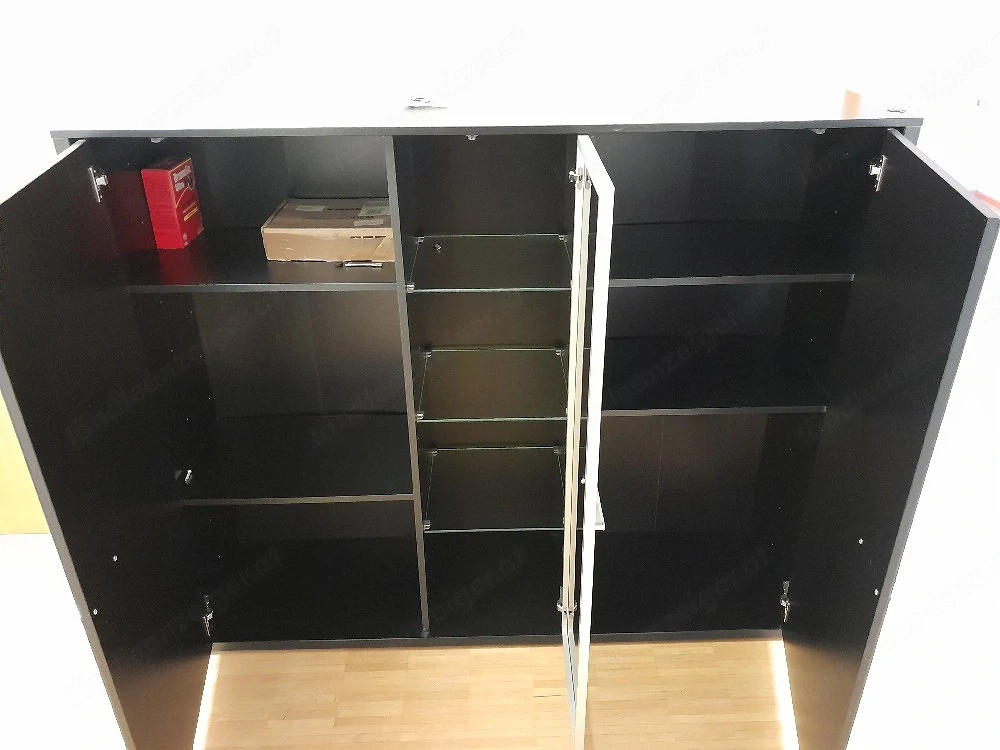 Schrank mit schwarzer Glas Front zu verschenken