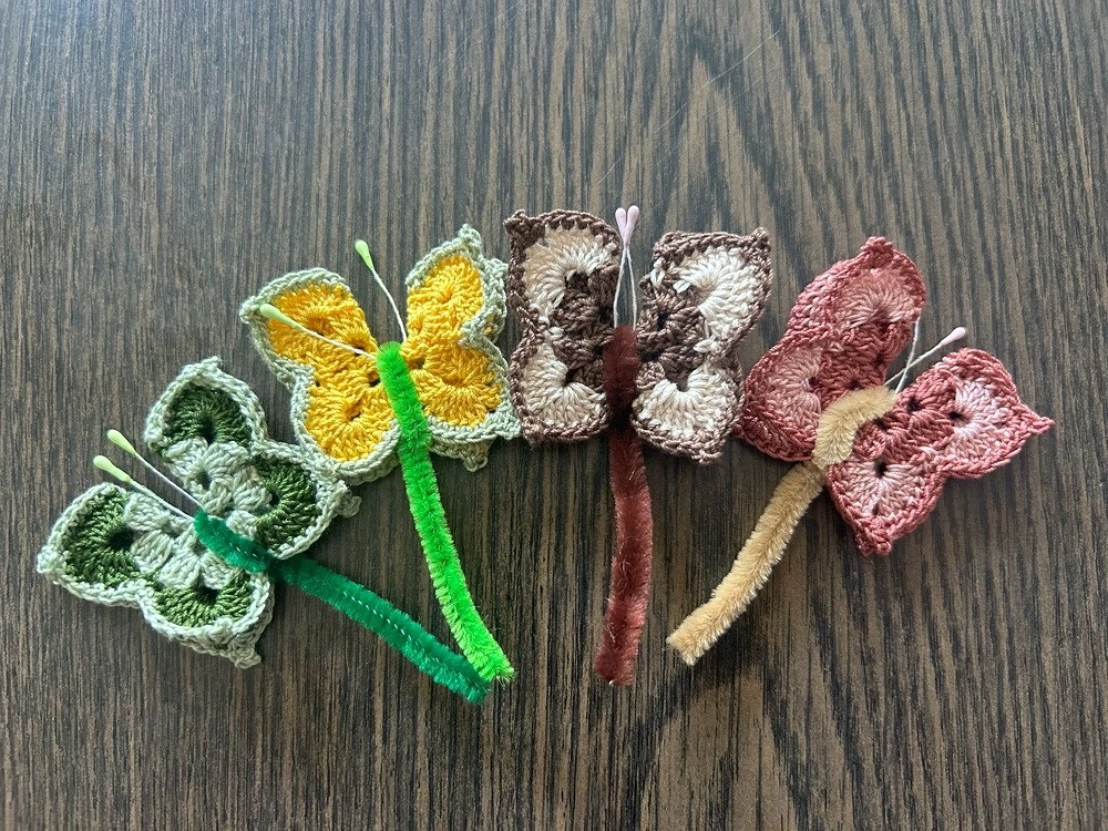 Handarbeit: 4 Schmetterlinge