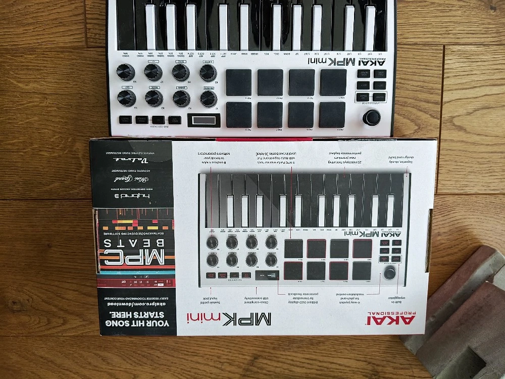 AKAI Midikeyboard