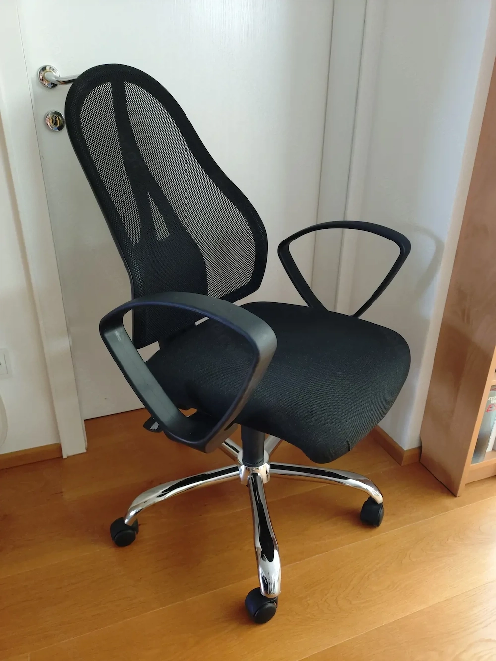 Bequemer Bürosessel (höhenverstellbar)