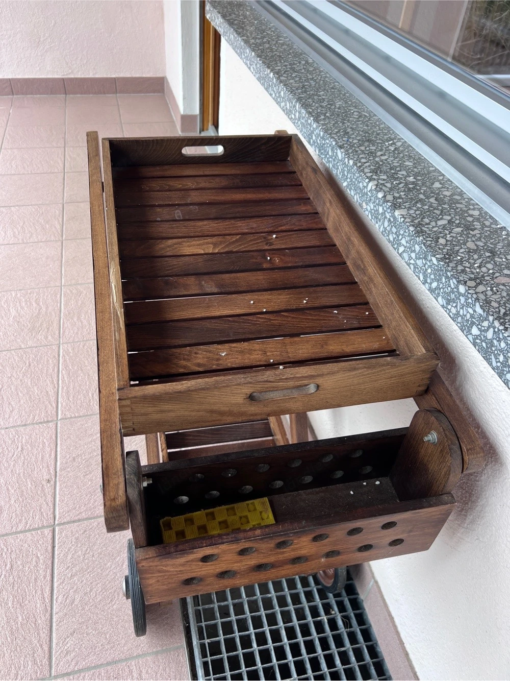 Rustikaler Servierwagen aus  Massivholz 