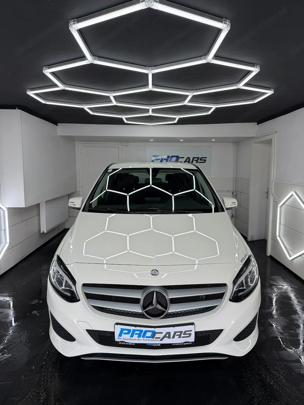 Mercedes-Benz B 180 Automatik *NAVI*SITZHZG*