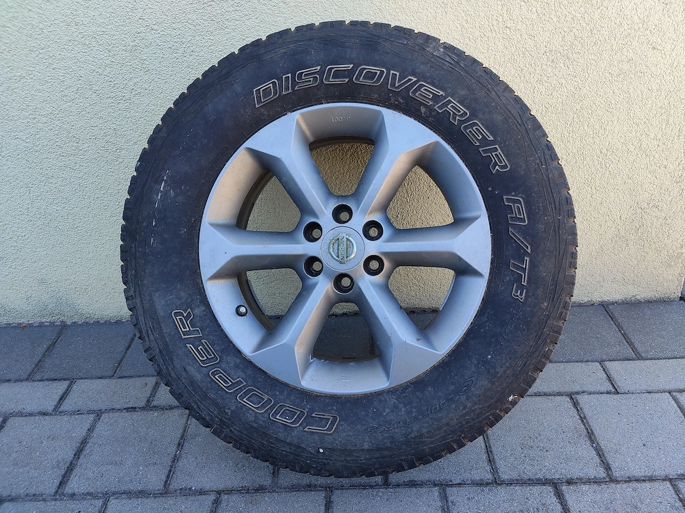 4 Alufelgen von Nissan Navara  mit Winterreifen 255 65R17 6mm